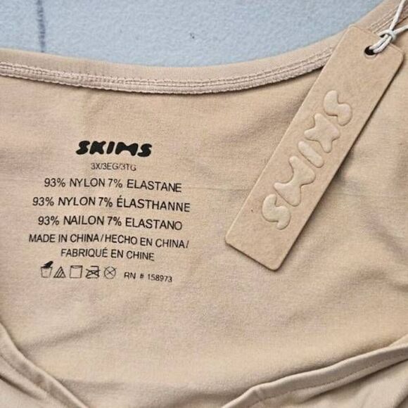 SKIMS Scoop Neck Tank NWT - Picture 5 of 7